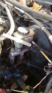 priming ford escort clutch with syringe