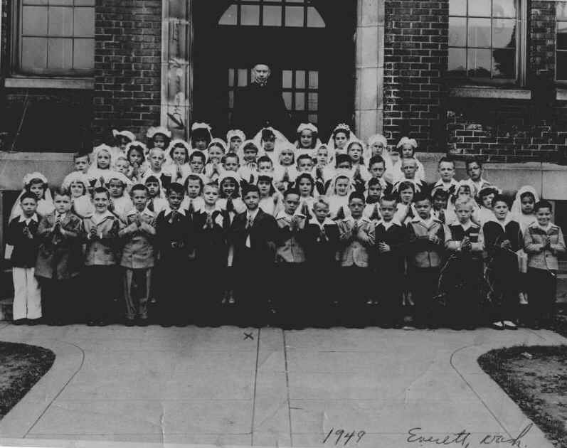 marie vautier, dominic vautier 1949 first grade first communion in fromt of Immaculate Conception school everett. Marie Vautier is top left of center.