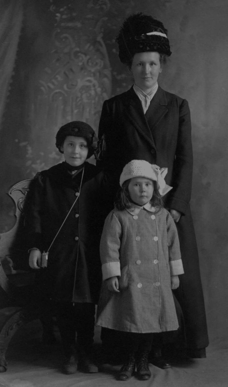 O'Rouark women. Ellen Alexander O'Rouark with her daughters, Allegra O'Rouark and Elaine O'Rouark