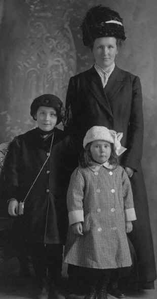 The O'Rouark women. Ellen Alexander O'Rouark with her daughters, Allegra O'Rouark and Elaine O'Rouark