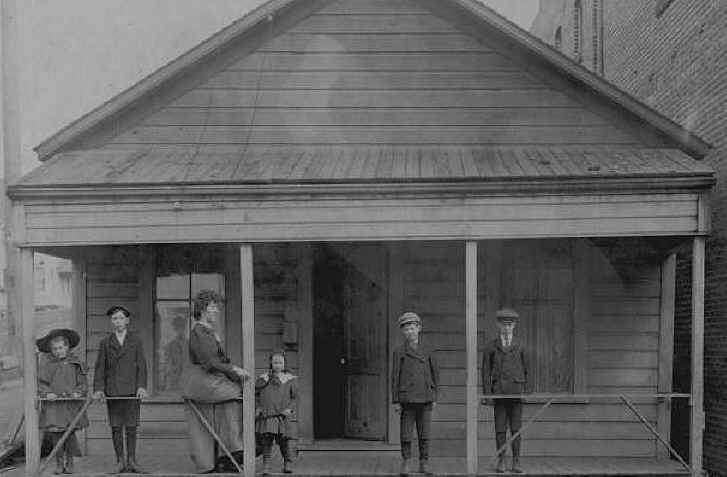 Rita Vautier, George Vautier Jr., Ella Vautier, Percy Vautier, Eddie Vautier, and Joseph Vautier.  Bellingham House.