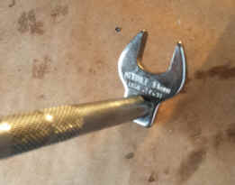 crowfoot used for 2001 ford escort failed high pressure power steering line.